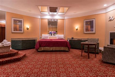 Deluxe Romantic Suite With Hot Tub And Fireplace At The Inn Of The Dove Bensalem