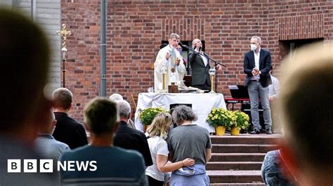 german priests defy vatican to bless gay couples brussels reporter