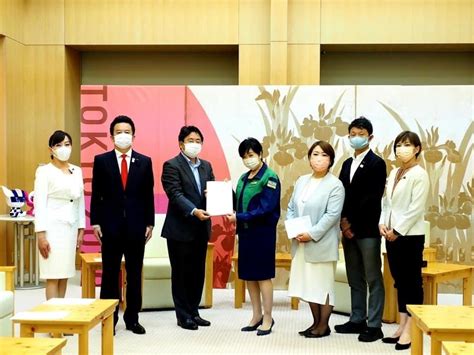 May 29, 2021 · 政府は5月28日、東京・大阪など9都道府県に発令中の緊急事態宣言および、群馬・石川・熊本を除く5県に適用しているまん延防止等重点措置を6月20日まで再延長すると決定。飲食店の酒類停止や時短要請などは継続される。 東京都に4回目の緊急事態宣言が政府より発令されました | 入江 ...