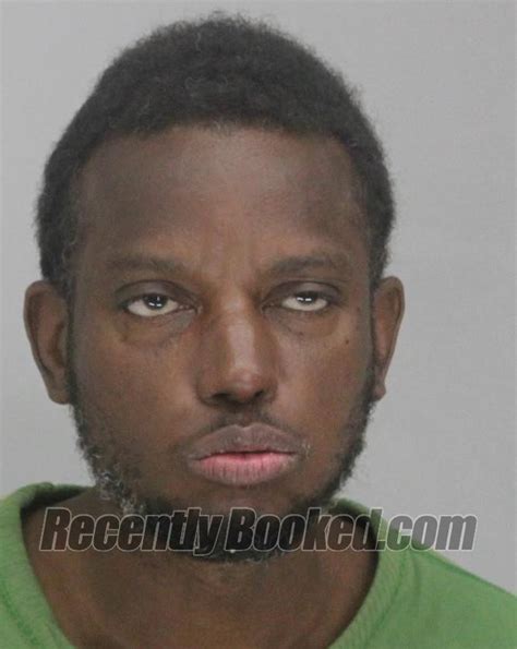 Recent Booking Mugshot For Derrick Dubose In Dallas County Texas