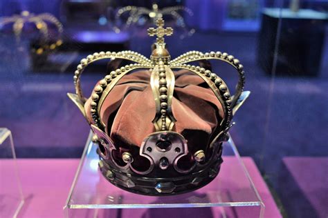 Coroana De Oțel A Regilor României Iese în Public