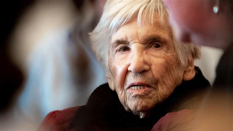 Auschwitz Überlebende Esther Bejarano Rappen Gegen Nazis Deutschlandfunkkultur De