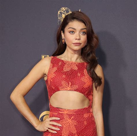 Sarah Hyland Emmys Wardrobe Malfunction Sarah Hyland Responds To