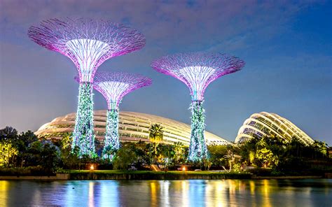It lies about one degree of latitude (137 kilometres or 85 miles). places in singapore - AirTheWorld.com