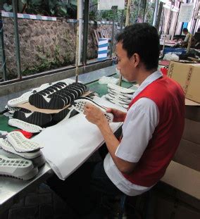Selain para petugas pelayanan yang ramah, pelayanannya pun cepat dan sesuai waktu. Pt Raycan Shoes Indonesia Pasuruan / Pt Raycan Shoes ...