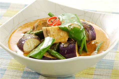 Aduk sampai layu, masukkan bumbu perasa. Terong Ungu Di Masak Apa? - Di masak apa ya ikan sebanyak ini - YouTube - Langkah pertama dalam ...