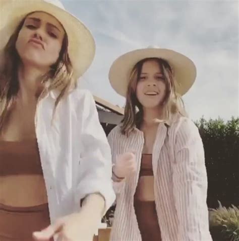 Jessica Alba And Her Daughter Dance In Matching Outfits In The New Video Demotix