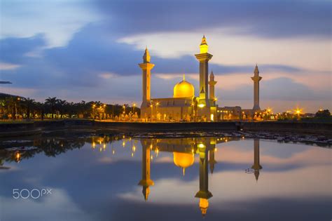 It is a royal mosque named after, and built in memory of, the sultan of selangor's late grandmother. 23/03/2014 - Tengku Ampuan Jemaah Mosque, Bukit Jelutong ...