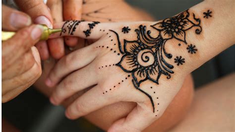 Henna Negra En Tatuajes Pueden Ser Peligrosa Para La Salud