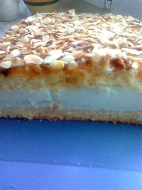 Biszkopt z truskawkami, pianką i galaretką. BISZKOPT Z MASCARPONE - PrzyslijPrzepis.pl