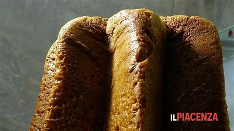 La più tradizionale delle creme è quella a base di mascarpone, facile da preparare. Come farcire il pandoro: 3 speciali ricette dello chef ...