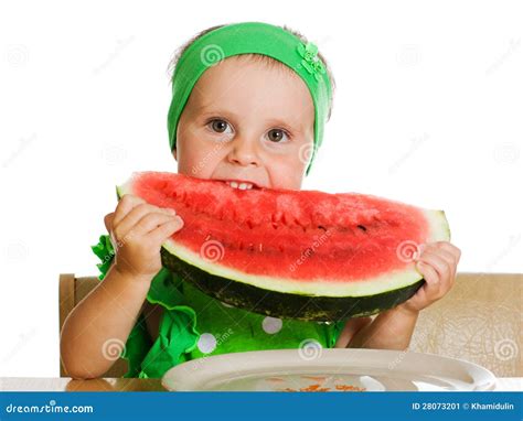 吃西瓜的小男孩在表 库存图片 图片 包括有 女孩 少许 快乐 查出 藏品 生气勃勃 表面 果子 28073201
