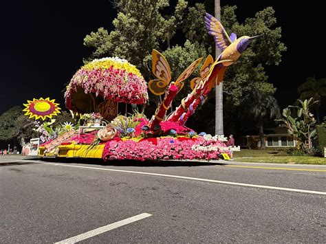 Heres A Rose Parade Secret See Floats Get Staged On New Years Eve