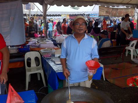 With the ongoing epidemic/lockdown, 2020 will not host any ramadhan bazaar in malaysia. HITAM PUTIH: Bazar Ramadan Putrajaya 2011