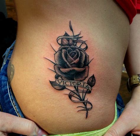 A flower bunch tattoo on your hip will look. Hip Tattoos