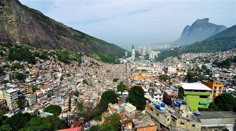 Sob Risco De Deslizamento Favela Da Rocinha Rj é Vistoriada