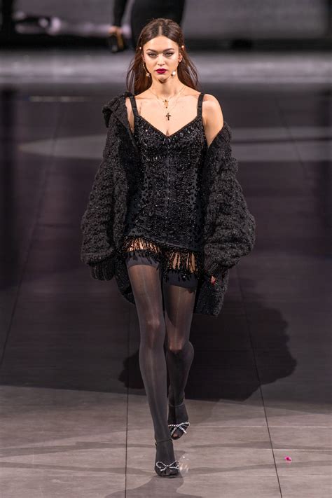 Dolce And Gabbana At Milan Fashion Week Fall 2020 Stile Di Moda Moda