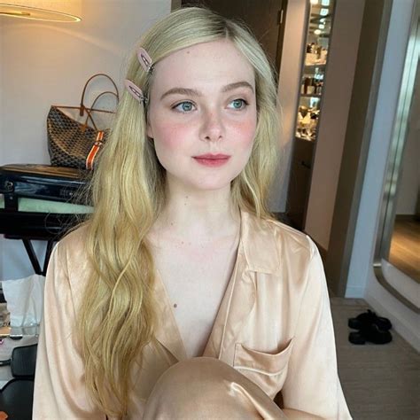 hollywood glamour hollywood actresses elle fanning hair kaia gerber