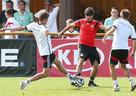 #joachim löw #joachim loew #germany #argentina vs germany #germany vs argentina #world cup #final #rio de janeiro #rio #manuel neuer #lukas podolski #soccer. World Cup chit-chat: Chile will give the Dutch a real ...
