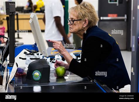 Walmart Employee Stock Photos And Walmart Employee Stock Images Alamy