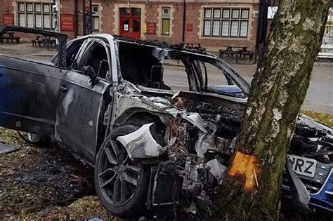 Stretford Crash Car Crashes Into Tree And Goes Up In Flames Manchester Evening News