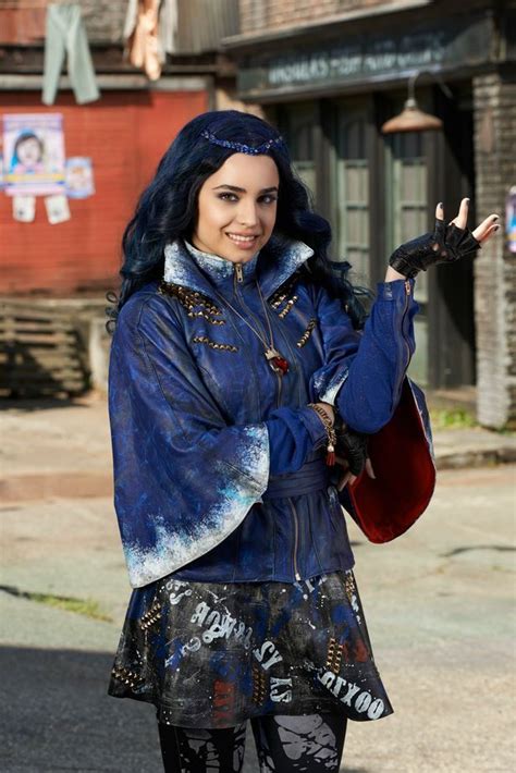 Sofia Carson As Evie Sofia Carson Sophia Carson Descendants Costumes