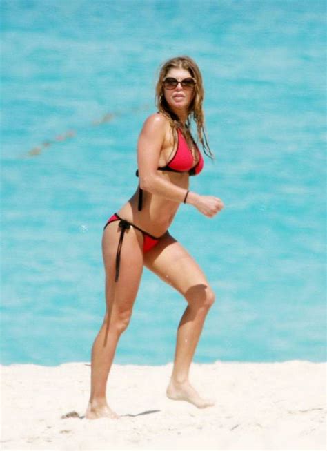 Sarah Fergie Ferguson Candid Hot Pics In Red Bikini Bollywood Lovers