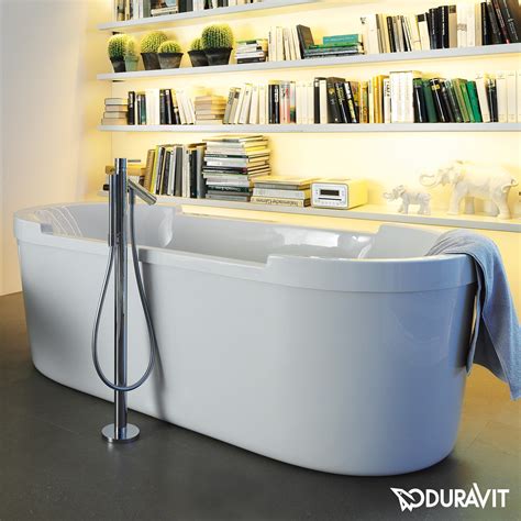 Statt kostbaren platz zu verbrauchen, lässt sich die duschwand nach der dusche einfach an die wand schwenken. die idee von duravit und der designergruppe e. Duravit Starck Oval Badewanne, freistehend ...