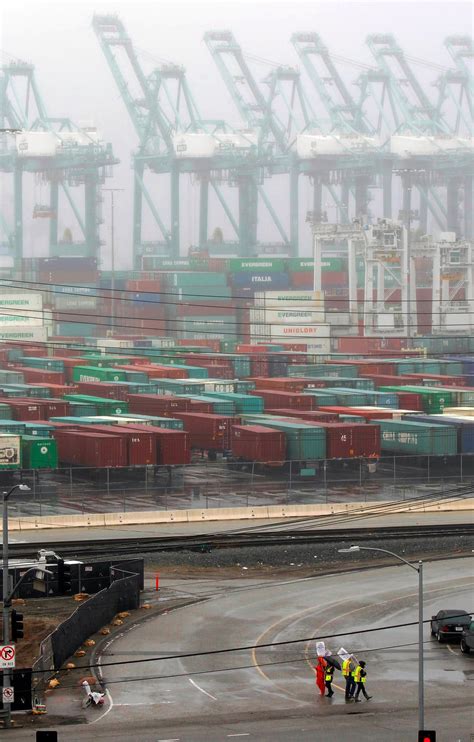 Los Angeles And Long Beach Ports Shut Down By Strike The New York Times