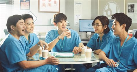 The premiere episode of 'hospital playlist' season 2 picks up from where season 1 ends. Hospital Playlist phần 2 lại hoãn bấm máy vì dịch bệnh ...