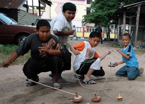 “spinning Top” Or Known As Gasing Is A Traditional Game In Malaysia