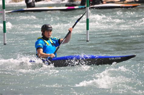【飛行傘隊】共6人 教練：孫進尚 選手：林鼎淳、余懍憔、楊翊群、陳耿鋒、劉卓壹。 【輕艇水球隊（男子）】共8人 教練：鄭仕飛、劉昌鴻 選手：李詠緒、吳東洋、趙子興、簡卲鴻、黃騰輝、蕭偉宸。 台灣史上第一人!張筑涵滑進東奧 完成與已故啟蒙恩師的約定 | ETtoday運動雲 | ETtoday新聞雲