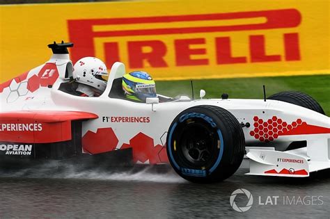 Races, teams and much more. Baumgartner Zsolt az esőben is meghajtotta a kétüléses F1 ...