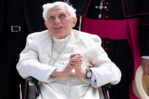 Benoît XVI, atteint d’un zona au visage, va mieux | La Presse