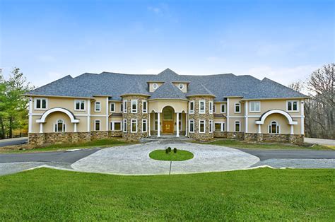 Elite homes with open floorplans and washer dryers in each unit.living at laurel pines apartments is made even more convenient with easy access to shopping searching for an apartment for rent in maryland city, md? "Unique" Mega Mansion In Potomac, MD | Homes of the Rich ...