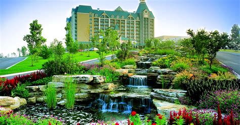 It is a few minutes from gas, grocery store, hardware store, and a few shops. Missouri's 'Best Hotel' found in Branson