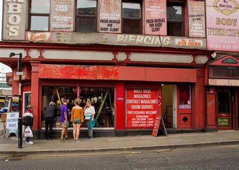 Quirky Pictures Of Manchester By Street Photographer Chris Porsz