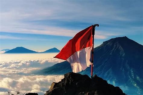 Info Tour Empat Gunung Tertinggi Di Indonesia Sambut Hut Kemerdekaan Ri Pada Bulan Agustus