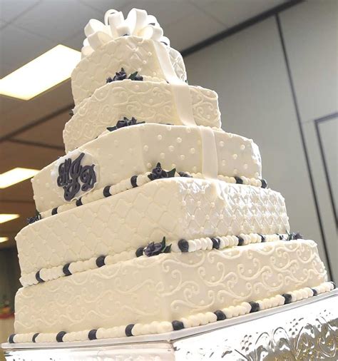 Includes complimentary wedding tasting and free 6 anniversary cake. Lace and Scroll wedding cake | Scroll wedding cake, Cake ...