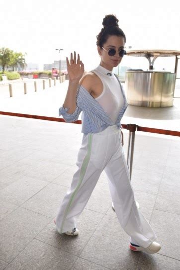 Let Kangana Ranaut In All White Attire Teach You How To Beat The Delhi