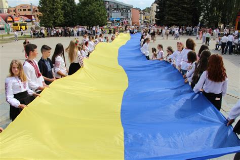 Всемирный день вышиванки не имеет фиксированной даты, его отмечают ежегодно в третий четверг мая. День Вишиванки 2019: 16 травня вулицями Дрогобича пройде ...