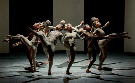 Exelente presentacion del ballet danza y pasion , homenajeando a uno de sus compañero mario de los rio fallecido una semana antes despues de haber bailado con el grupo de mayores especiales. Día Internacional de la Danza: hacia el núcleo y el corazón