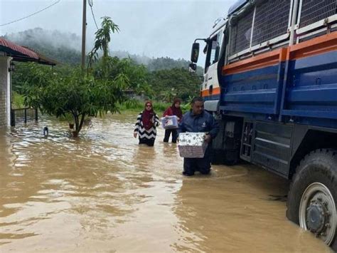 Antara, cnn indonesia | minggu, 28/04/2019 10:46 wib. Mangsa banjir di Terengganu meningkat 5,166 orang