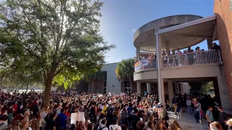 Florida Students Participate In Massive Walkout To Protest The Don T