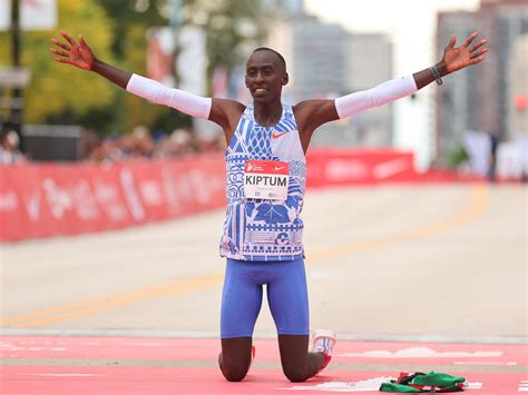 Kelvin Kiptum Bat Un Record Du Monde Au Marathon De Chicago Npr News 24