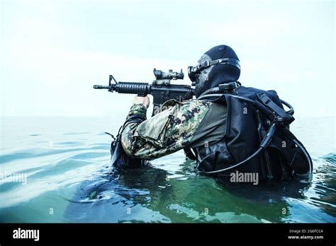 Navy SEAL Frogman With Complete Diving Gear And Weapons In The Water Stock Photo Alamy