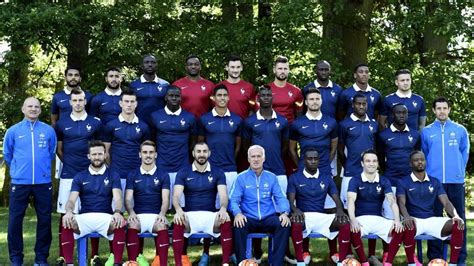 De Combien De Joueurs Se Compose Une équipe De Football - Album photo - En quoi roulent les joueurs de l'équipe de France de