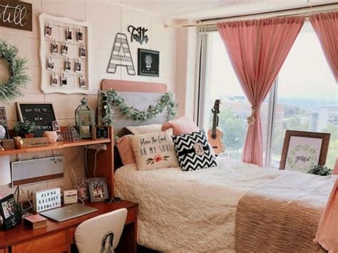Three Things To Avoid While Decorating Your Dorm Room ...