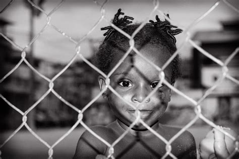 Menina Na Favela Little Girl In The Slum Photography Forum