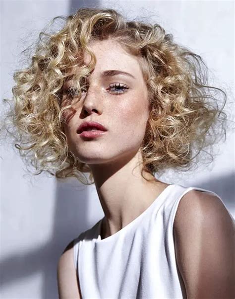 top 15 amazing curly hairstyles with blonde hair